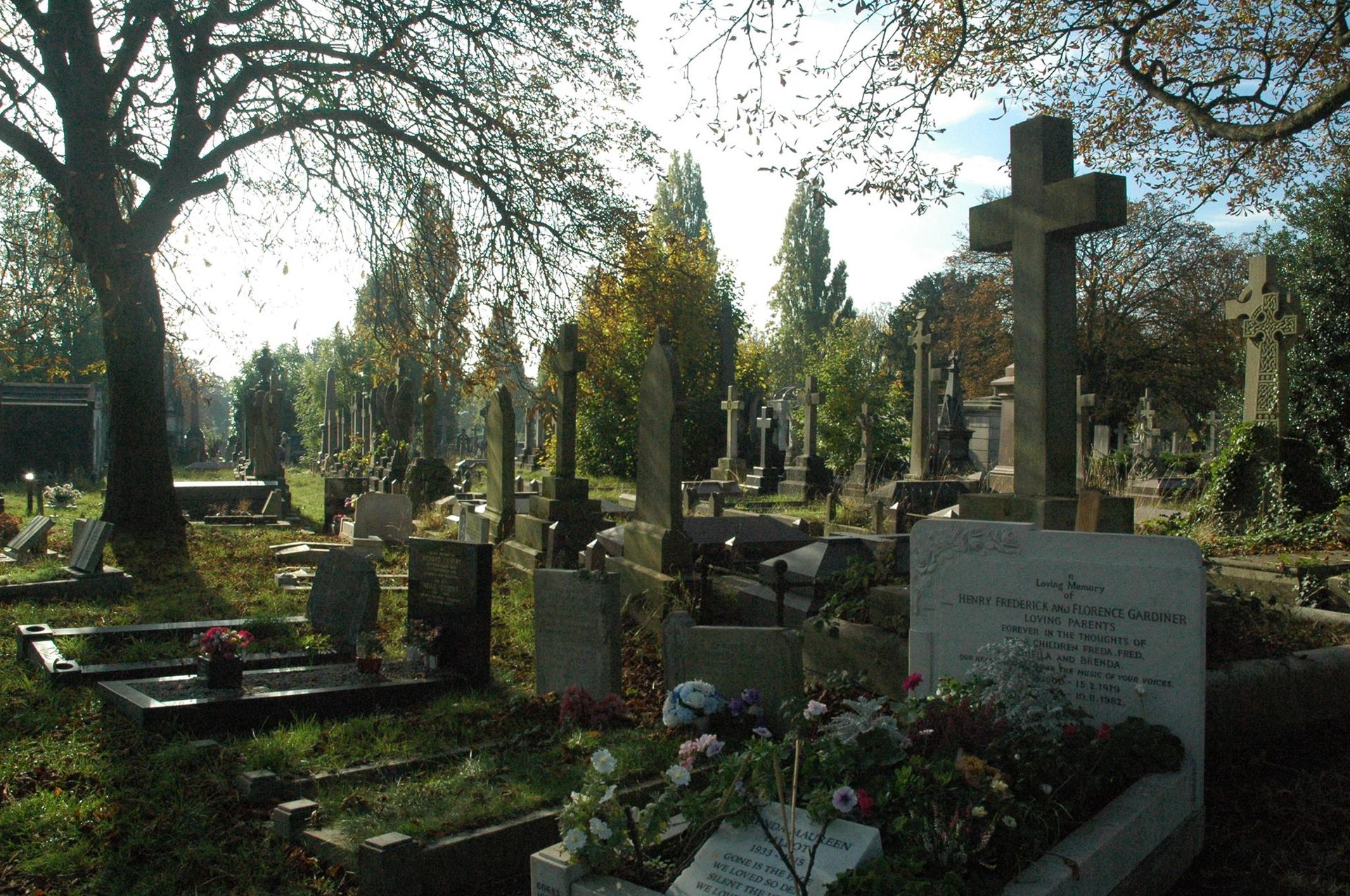 Kensal%20Green%20Cemetery%20view.jpg